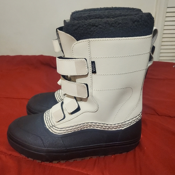 Standard V Snow MTE Boot - Picture 3 of 8